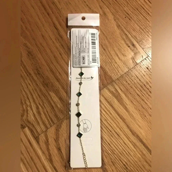 💛PLEASE BUNDLE💛 Golden Plated Bracelet w/ Green Square Gems & Zirconia accents - Picture 4 of 4